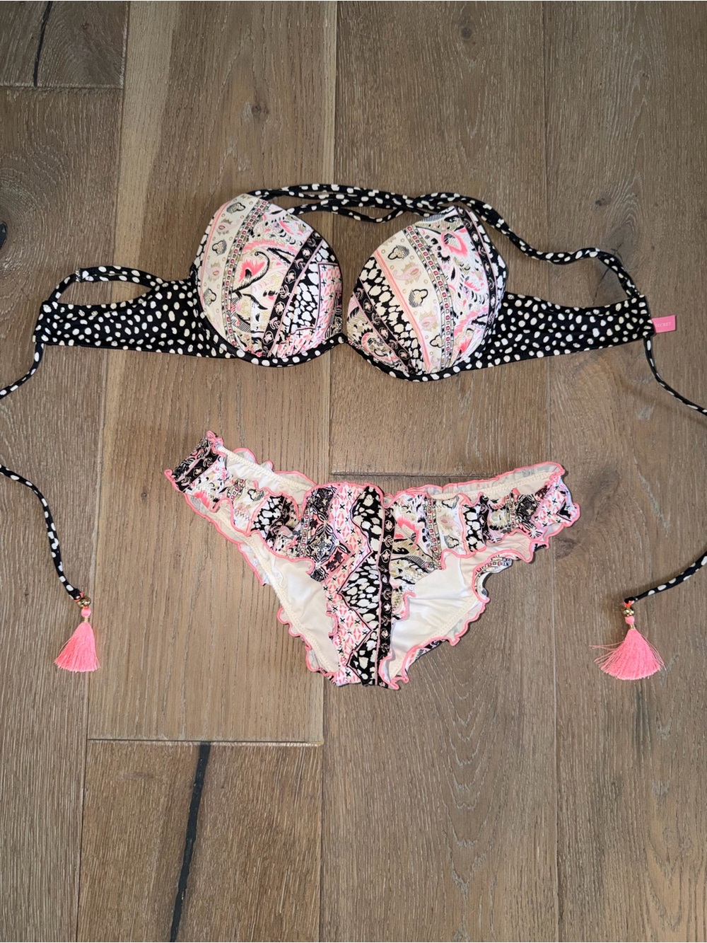 Victoria’s Secret 2 piece Cheeky Bikini size small top is 34B in great condition